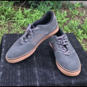 Men’s 10 grey Emerica low vulk skate shoes